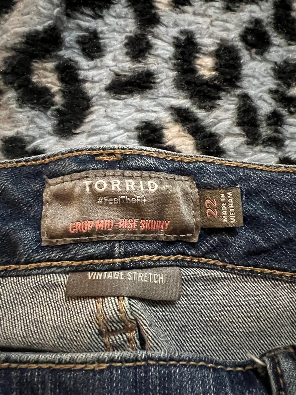 TORRID 22 CROP MID-RISE SKINNY VINTAGE STRETCH JEAN